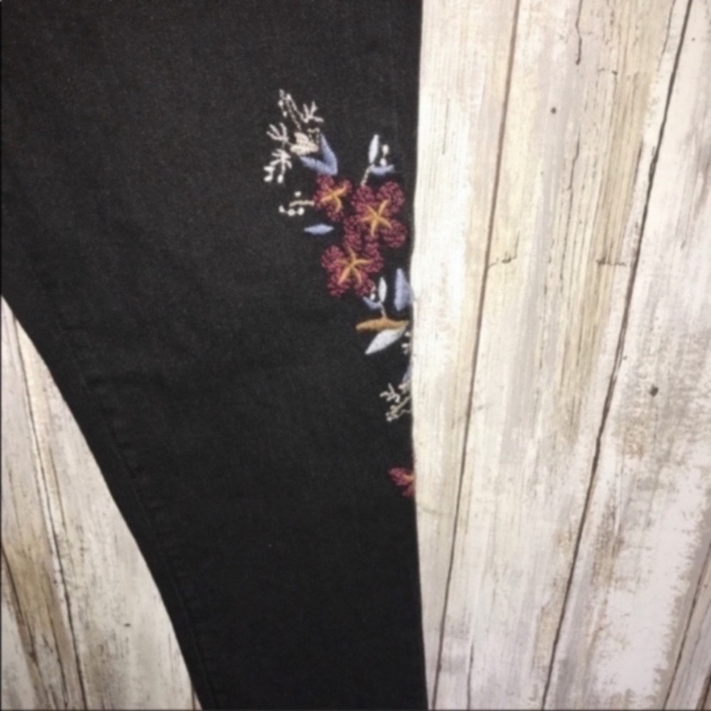 Mossimo Floral Embroidered Skinny High Rise - Picture 5 of 6